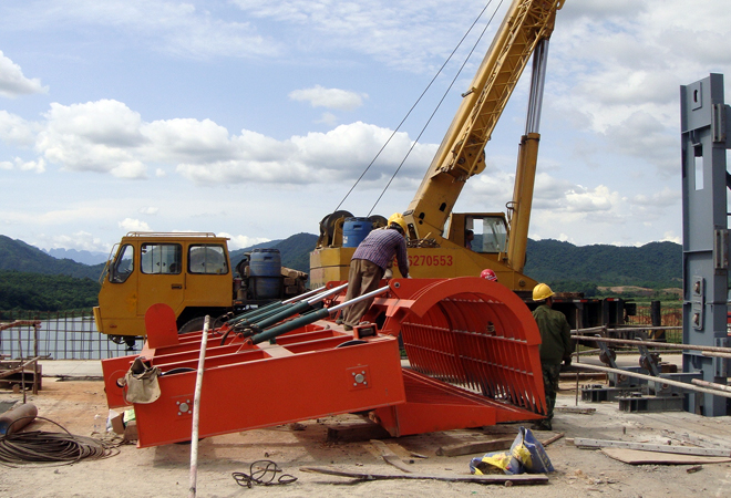 大型清污機(jī)安裝